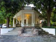 Preciosa histórica en Venta con jardín y oficinas, en la...