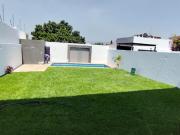PRECIOSA RESIDENCIA CON AMPLIO JARDIN Y ALBERCA EN BURGOS