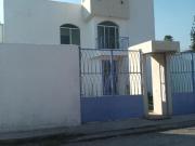 PRECIOSA RESIDENCIA DOS PLANTAS CON ALBERCA UBICADA EN...