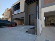 Preciosa Residencia en Fraccionamiento Bosque Real