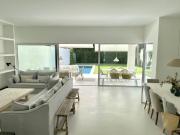 Preciosa villa adosada con jardín privado y piscina en...