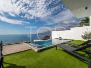 Preciosa villa con cuatro dormitorios y vista al mar en...