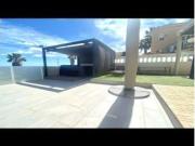 PRECIOSA VILLA DE 4 DORMITORIOS CON PISCINA Y JACUZZI...