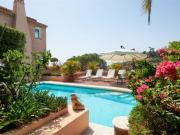 Preciosa villa de estilo andaluz ubicada en una de las...