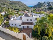 Preciosa villa de estilo ibicenco con vistas al mar...