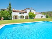Preciosa villa de estilo rústico de diez dormitorios con...