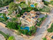 Preciosa villa en la prestigiosa zona de Santa María...