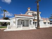 Preciosa Villa en venta con Apartamento de invitados y...
