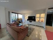 Preciosa vivien con piscina junto al mar en Punta Prima....