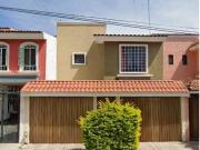 PRECIOSA Y ACOGEDORA CASA, CERCANA A: AV CIRCUNVALACIÓN...