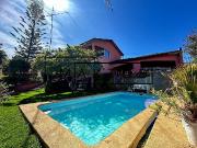 Preciosa y gran casa con jardín y piscina en barrio de...