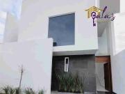 PRECIOSA Y MODERNA CASA CON JARDIN, HAB CON BAÑO!