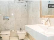 Precioso ático de 2 habitaciones en una tranquila calle...