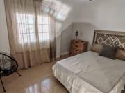 Precioso piso de cuatro dormitorios con parking junto a...