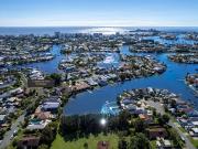 PRECIOUS WATERFRONT POSITION – MOOLOOLABA