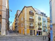 Prédio bem conservado na Rua Luz Soriano. Em Venda!