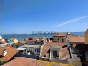 Prédio recuperado, com 3 fracções, em S. Vicente