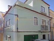 Prédio com 3 Pisos • Garagem e Terraço de 15 m² • Centro...