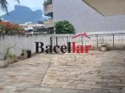 Prédio com infra total, varanda enfrente ao Posto 4