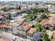 Prédio com projeto residencial, na Rua dos Bragas, Porto