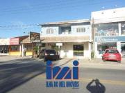 Prédio comercial com apartamento na rodovia