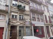 Prédio Devoluto de 3 Pisos na Rua do Almada Baixa do Porto