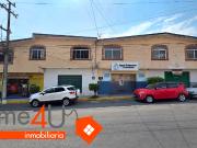 Predio mixto con 8 unidades rentables, en una de las...