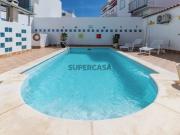 MORADIA PRÉDIO COM VARIOS APARTAMENTOS PISCINA EM MANTA...