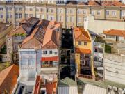 Prédio para reabilitação, com projeto aprovado, no Porto