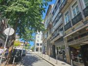 Prédio para restaurar no centro do Porto