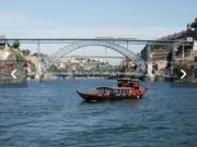 Predio Reabilitado c/ 5 apartamentos com vistas para Rio...