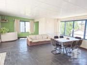 Predio residencial e comercial com cobertura