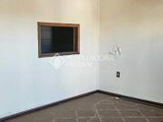 Prédio versátil com loja e dois apartamentos ideal para...