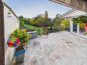 PREISHIT MIT SONNIGER TERRASSE UND BLICK INS GRÜNE