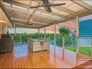 PREMIER FAMILY HAVEN OF CONTEMPORARY COMFORT PARKING FOR...