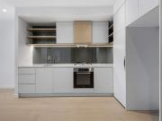 Premium 1 Bedroom West Melbourne Living with car park