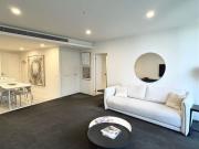 Premium Apartment with Albert Park Lake Views – St Kilda...