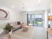 PREMIUM DUPLEX IN SOUGHT AFTER FARLEY SPACE, FLEXIBILITY...