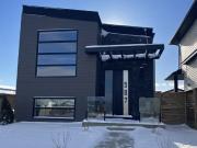 Premium Home with Heated Garage | 3 Bedrooms | 2 Bathrooms