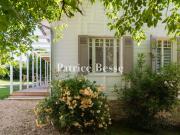 Près de Fontainebleau, en bord de Seine, une maison de...