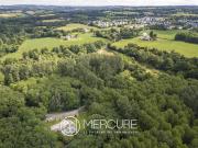 Près de Quimper, Belles longères anciennes en forêt...