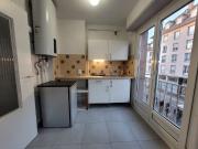 près hôpital civil et tram, studio à louer