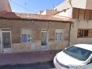 Presentamos esta auténtica casa de pueblo con 3...