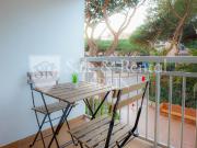 Presentamos este atractivo piso situado en un edificio...