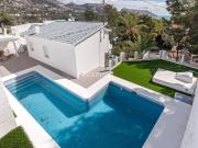Impresionante chalet remodelado con piscina en...