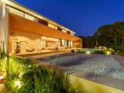 Presentamos una villa contemporánea de 6 dormitorios... Presentamos una villa contemporánea de 6 dormitorios...