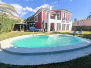 Presentamos una villa de lujo completamente reformada en...