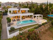 Presentando una impresionante villa contemporánea en el...