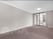 Prestige 1 bedrooms apartment, close to Homebush Station