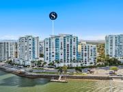 PRESTIGE WATERFRONT APARTMENT PERFECT HOME FOR A SEA...